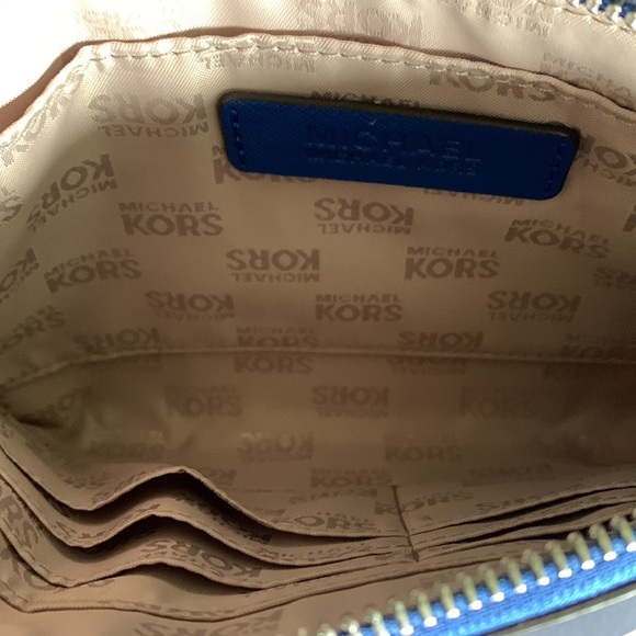 Electric blue monogram Michael Kors clutch - Picture 3 of 3